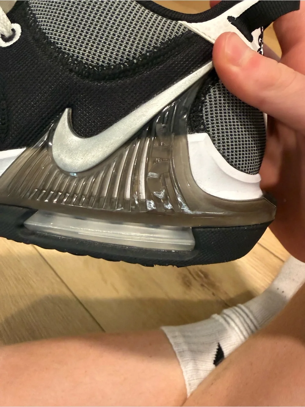 Nike Lebron Witness 6 Black/White